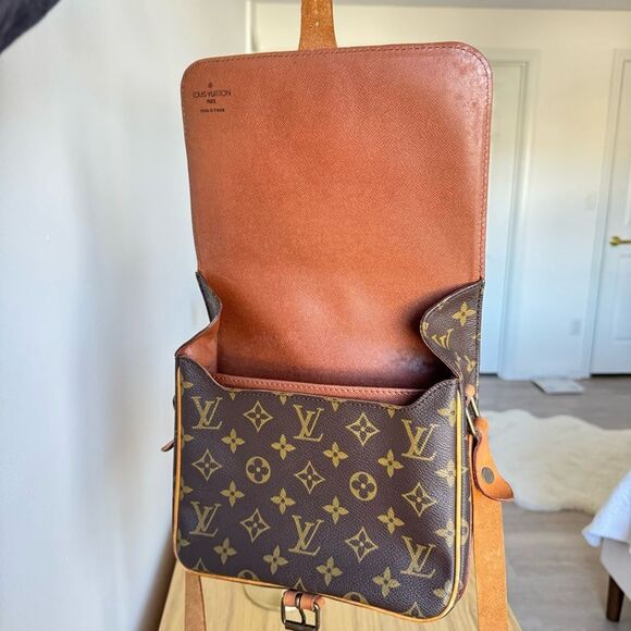 ✅AUTHENTIC✅LOUIS VUITTON CARTOUCHIERE MM CROSSBODY - Picture 12 of 14